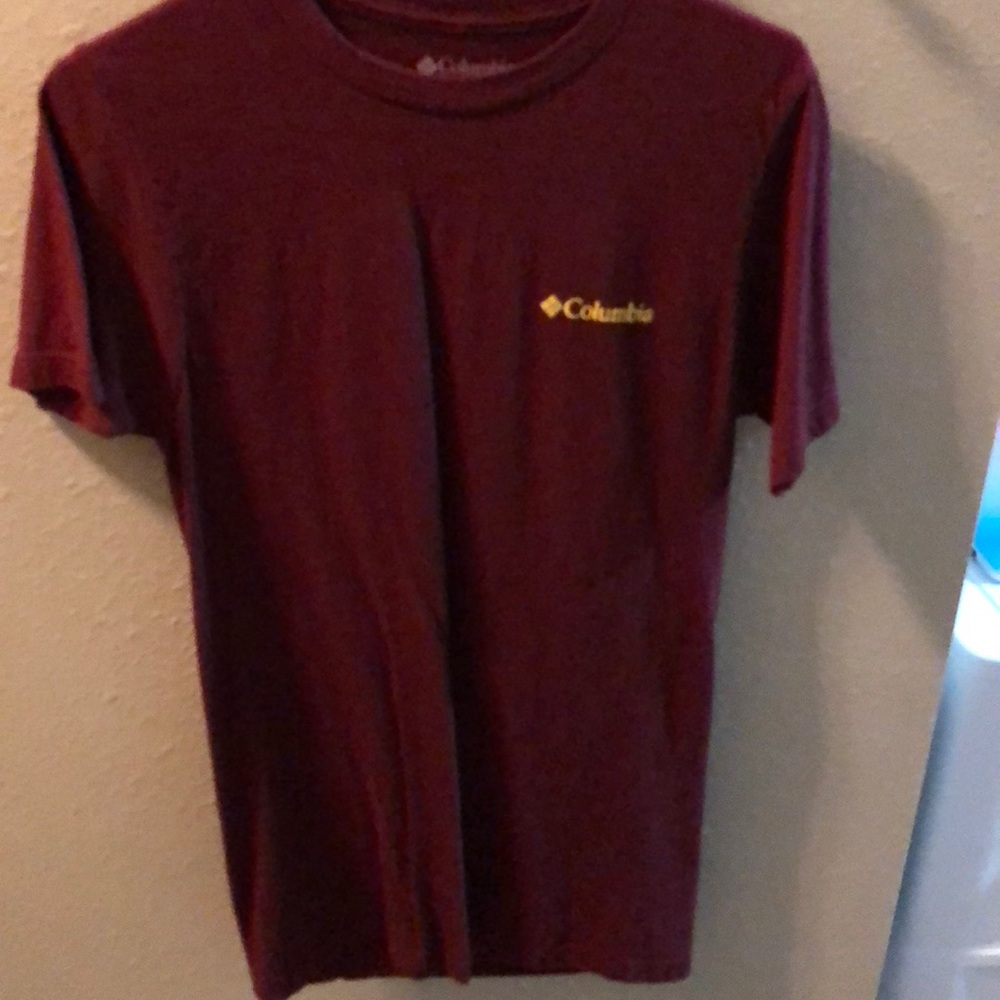 New condition Columbia maroon screen tee